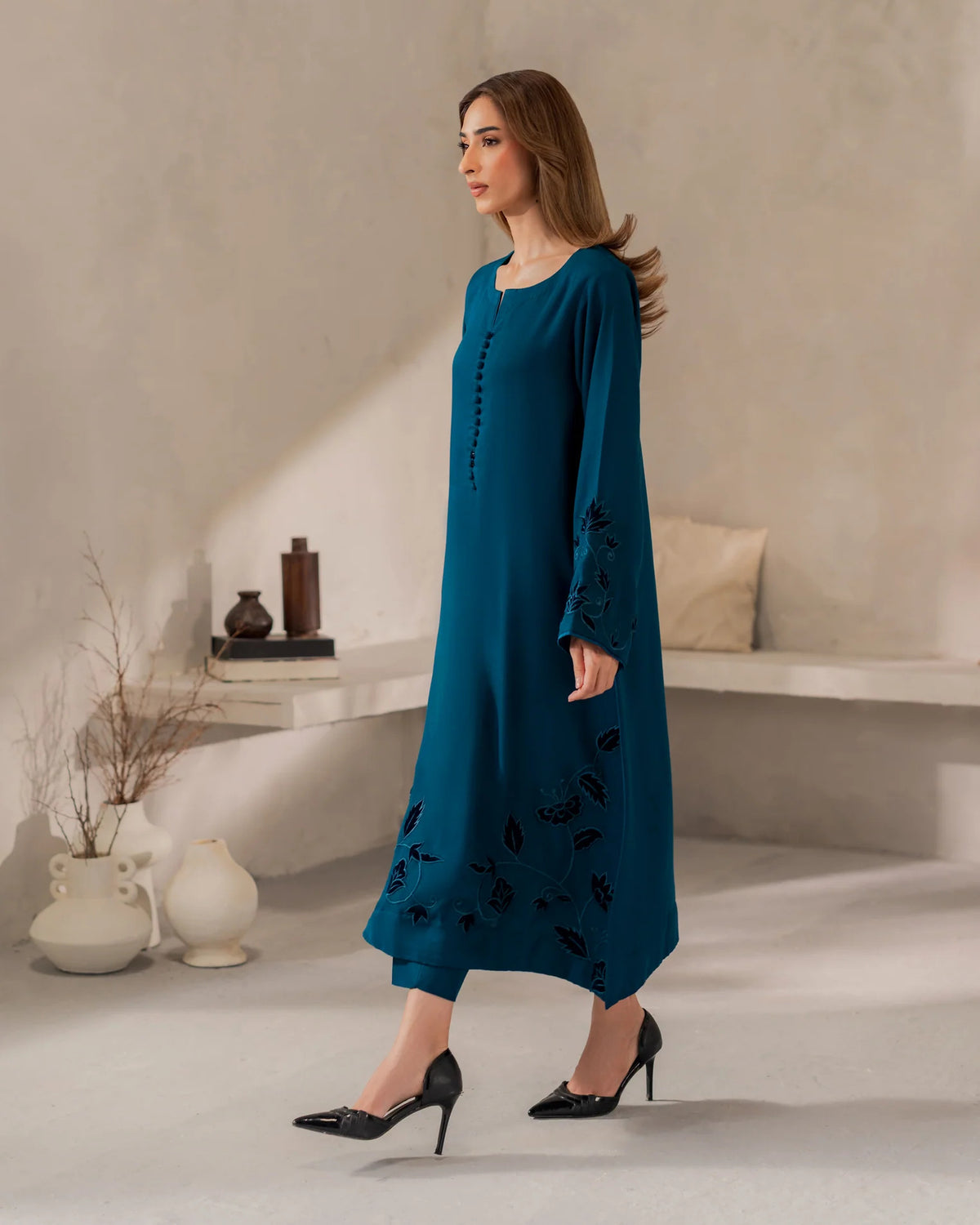 MANUSHI – Chanderi Silk Embroidered Kurta Pant Set with Organza Dupatta